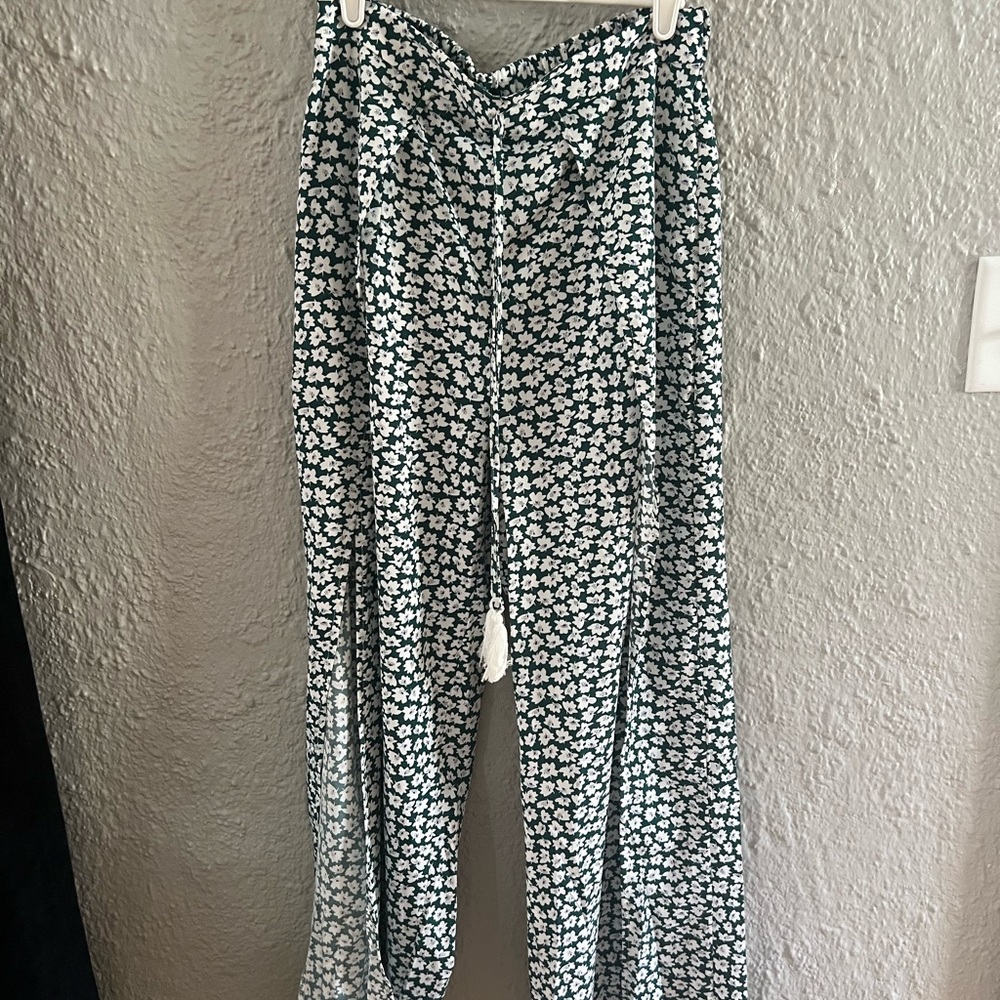 Flower print slit leg summer pants with tassel tie size medium
